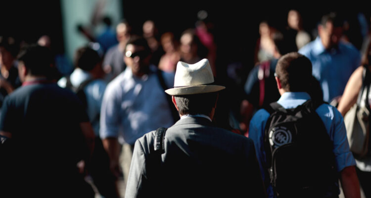 Desempleo en Chile consigue bajar a 8,2%: informalidad sigue en altos niveles, pero desciende a 26,9%