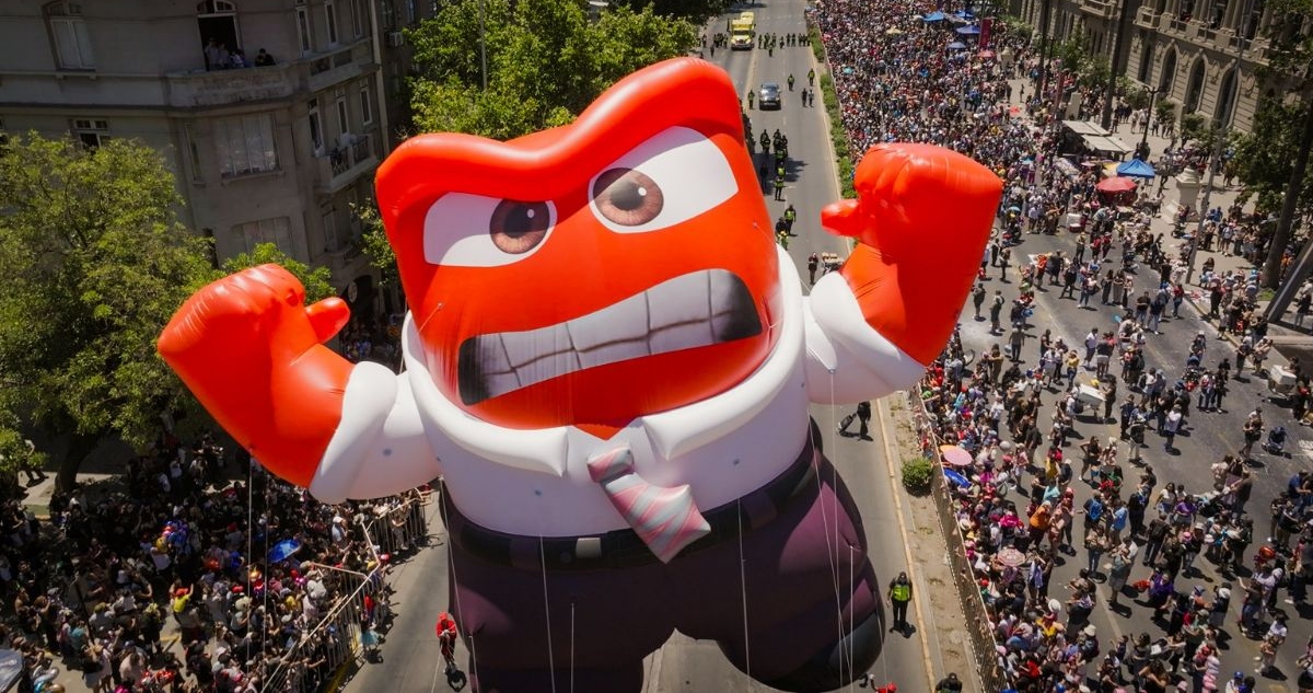 Más de un millón de personas vieron desfile de "Furia", "Stitch", "Buzz" y "La Sirenita" en Santiago