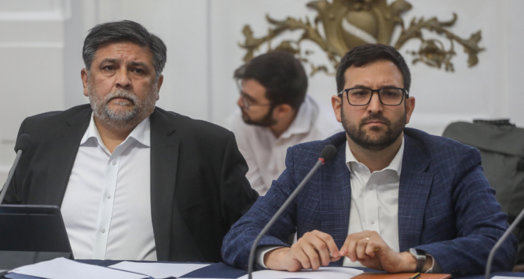 Diputados UDI piden la renuncia a asesores del presidente Boric en comisión por caso Monsalve