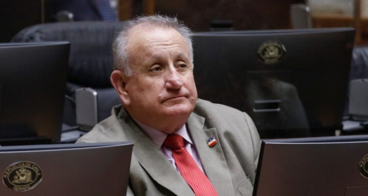 Durana (UDI) pide intervención de Contraloría en regularización: “No son 180 mil, sino que 585 mil”