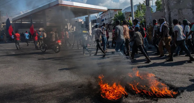 Más de 100 muertos en Haití luego que líder de pandilla culpara a personas de hacer brujería a su hijo