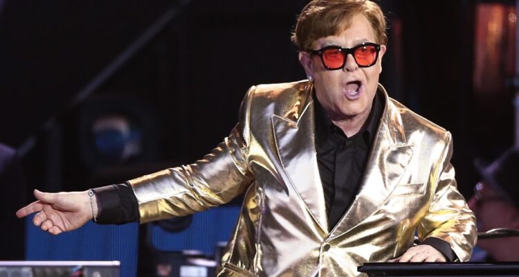 Elton John admite que no pudo ver su musical: “Me estoy curando, pero es extremadamente lento”