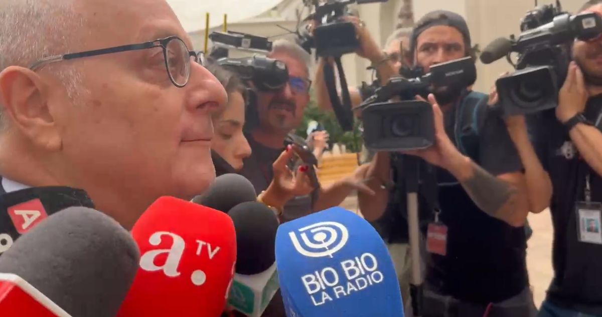 Embajador de Argentina en Chile evita referirse a tensión diplomática durante actividad en La Moneda