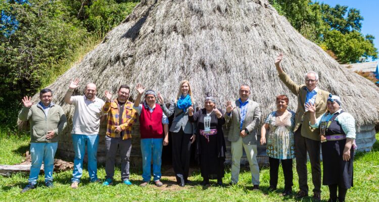 Embajadora de Alemania durante su visita a Teodoro Schmidt.