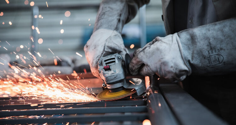 Sector privado en Estados Unidos crea 146 mil empleos en noviembre y repuntan los salarios