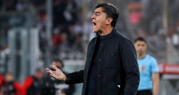 Gustavo Quinteros quiere a defensa chileno para Gremio.