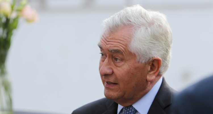 Exministro Paris pide acciones del Colegio Médico e INDH por irregularidades en listas de espera