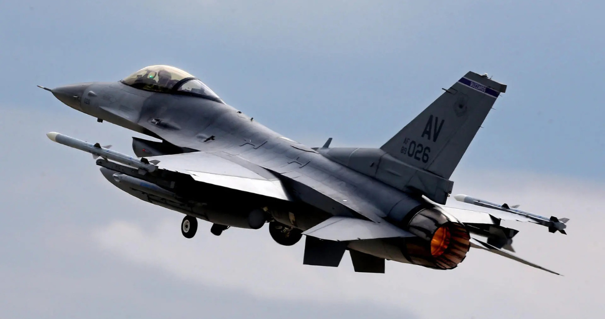 Imagen de archivo de un avión F-16 de la Fuerza Aérea de EE.UU
