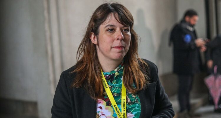 Frente Amplio califica de “imprudente” contacto de diputada Maite Orsini con fiscal del caso Valdivia