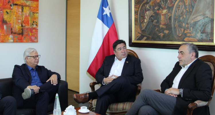 Talcahuano: alcalde se reúne con presidente de Comisión de Pesca del Senado por Ley de Fraccionamiento