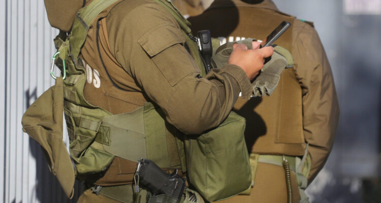 Formalizan a 4 carabineros por corrupción en Porvenir: dos altos mandos quedaron en prisión preventiva