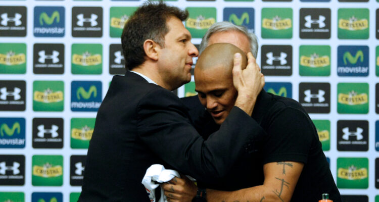 foto de archivo de Humberto Suazo como refuerzo de Colo Colo en febrero de 2015