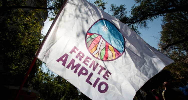 Polémica por convocatoria del Frente Amplio a movilización y volanteo masivo por reforma de pensiones