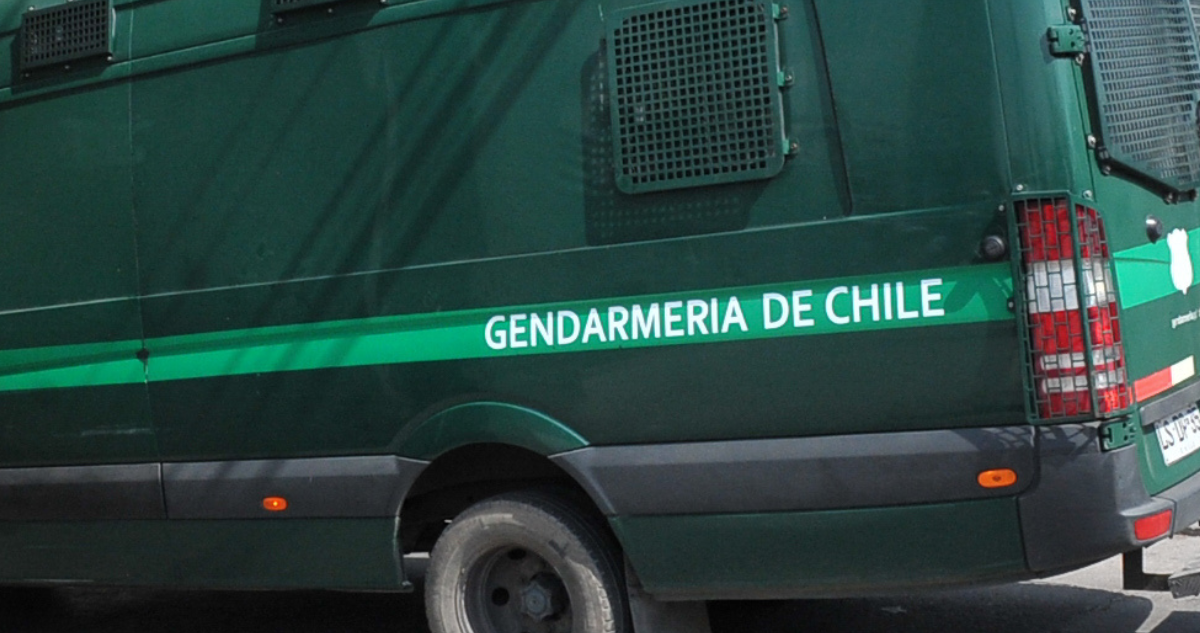 Vehículo de Gendarmería por situación de cárceles en Los Ríos