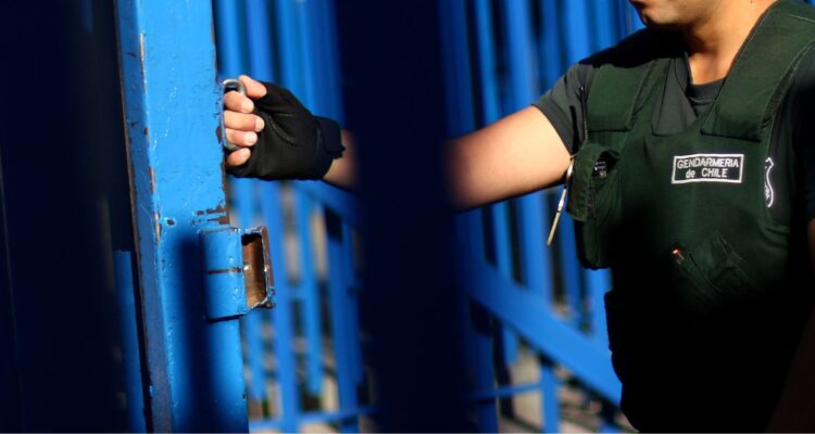 Gendarmes se defienden ante críticas por hechos de violencia entre reos en cárcel de Concepción