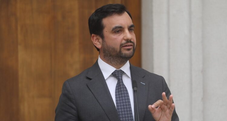 Gobierno explica caos en enrolamiento de migrantes: lo atribuye a confusión y descarta responsabilidad