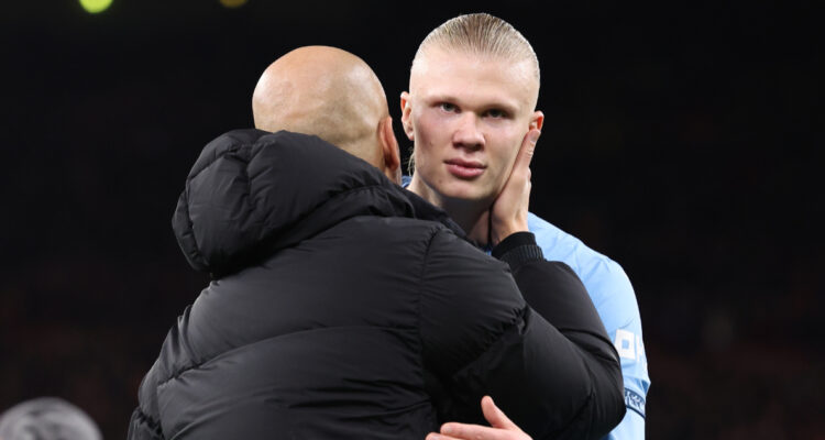 Guardiola junto a Erling Haaland en el Manchester City