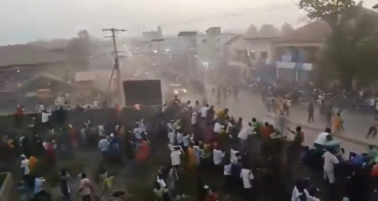Tragedia en África: decenas de muertos dejan enfrentamientos tras partido de fútbol en Guinea Conakry