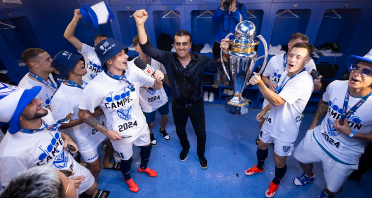 Gustavo Quinteros enloquece al salir campeón con Vélez: 