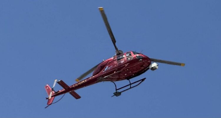 Helicóptero que sobrevuela Santiago es de Enel: revisa por cuáles comunas pasará