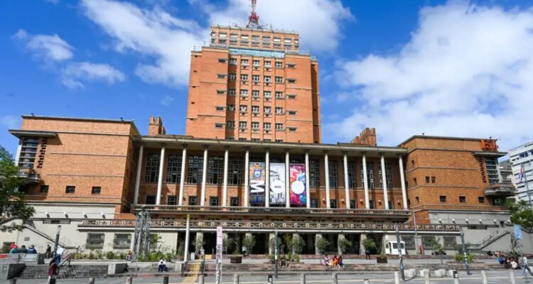 Hombre de 30 años muere en Uruguay tras caer sobre pinchos de acero “anti-indigencia”