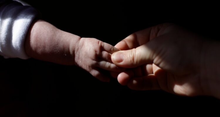 Hombre acusado de sustraer a su hija de 7 meses en Valparaíso