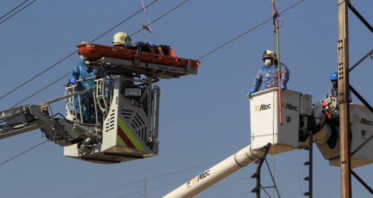 Hombre muere mientras intentaba robar cables en Renca: recibió descarga eléctrica