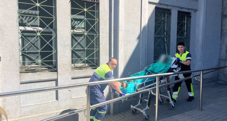 Hombre que ingresó quemado a Catedral está en riesgo vital y conectado a ventilación mecánica