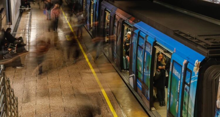 Estos son los horarios en que funcionará el Metro de Santiago durante Año Nuevo