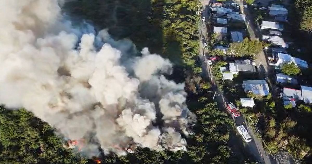 Senapred ordena evacuar Villa Mirador 5 de Castro por incendio forestal que amenaza a viviendas