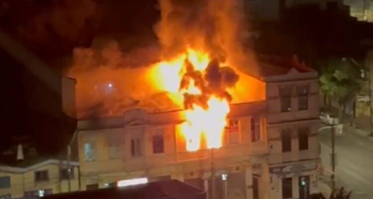 Una persona fallecida deja incendio de vivienda en Valparaíso