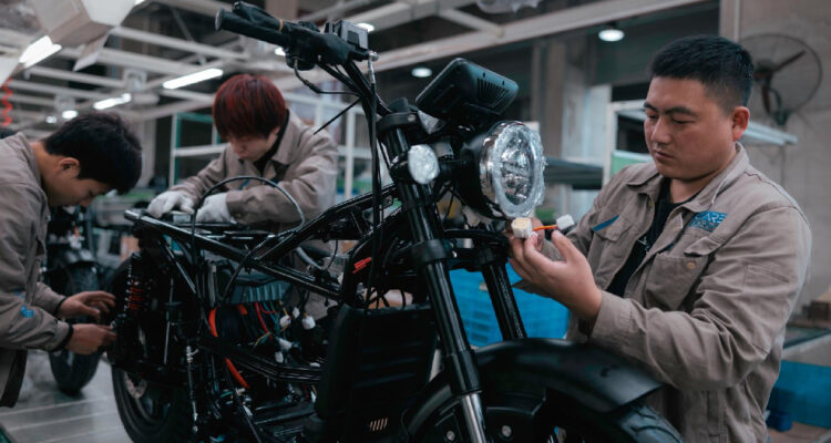 Producción industrial china se acelera al 5,4% en noviembre: destaca creación de vehículos eléctricos