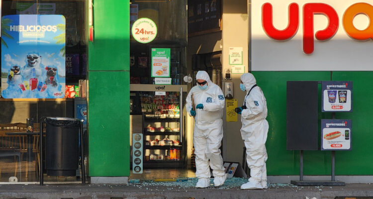 Frustran robo a cajero automático en Huechuraba: delincuentes dejaron barricadas y miguelitos