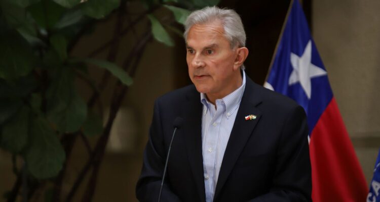 Moreira reconoce a Kaiser como candidato presidencial “competitivo” y lanza dardo a Republicanos