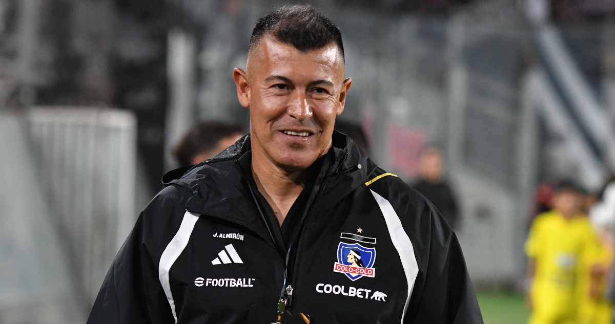 Jorge Almirón dirigiendo a Colo Colo
