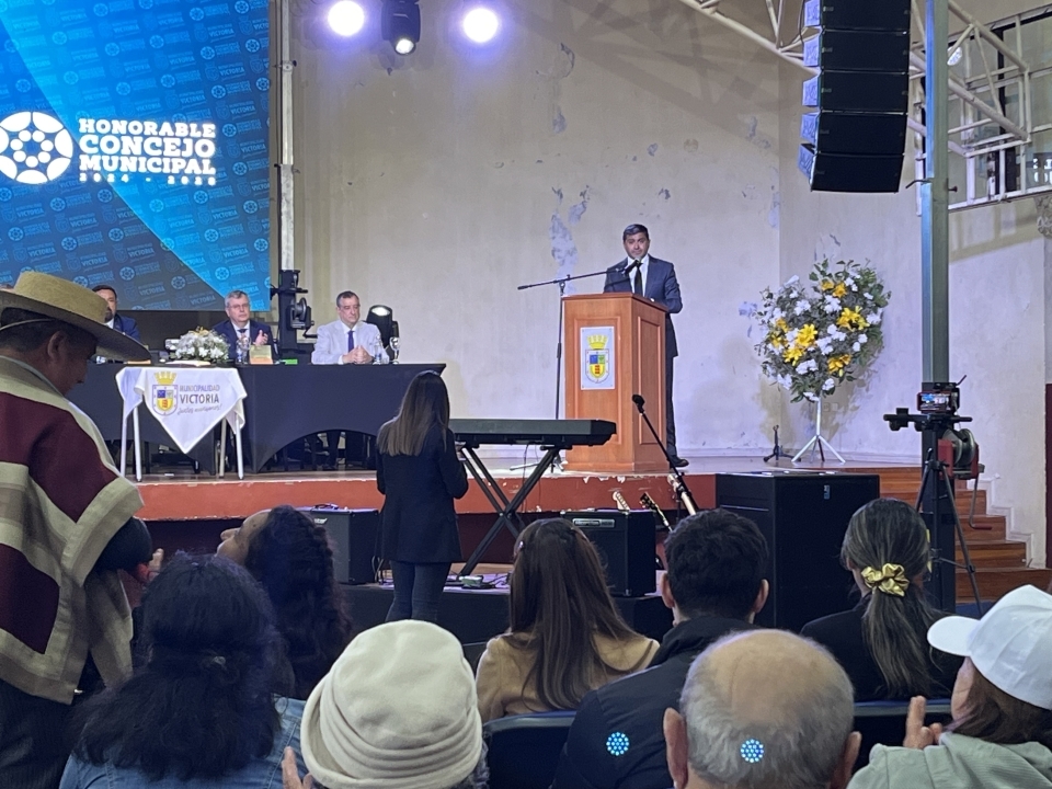 Alcalde de Victoria durante su acto de juramento