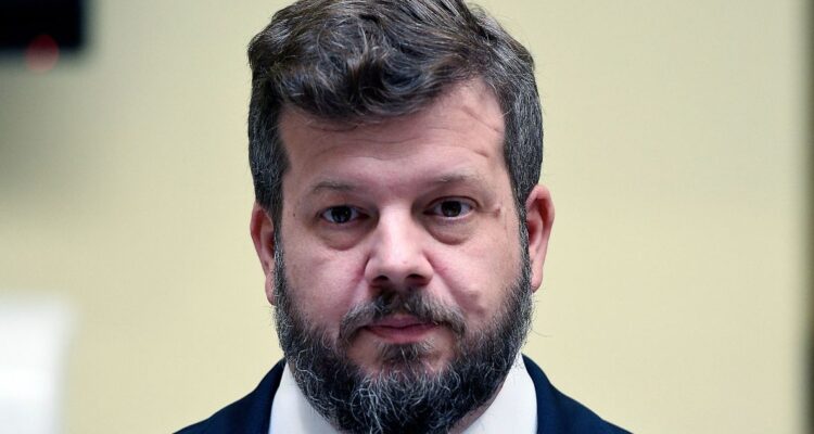 “¿Por qué nunca terminó una carrera?”: la pregunta que incomodó a diputado Kaiser en entrevista