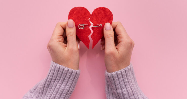 ¿Por qué nos duele el desamor? La química detrás de un corazón roto