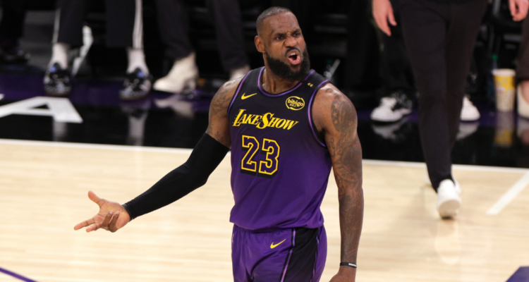 LeBron acecha el récord de Abdul Jabbar: James alcanza los 15 mil tiros de campo conectados en NBA