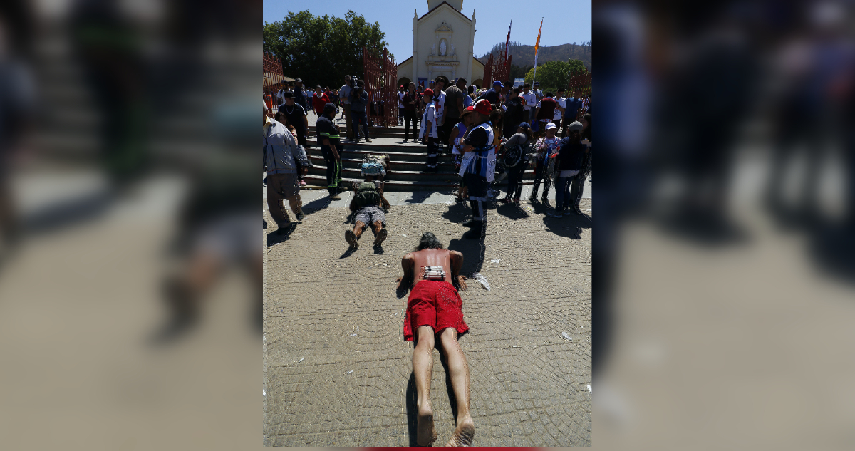 Los fieles, y también los vendedores ambulantes, comienzan a aglomerarse en el Santuario de Lo Vásquez