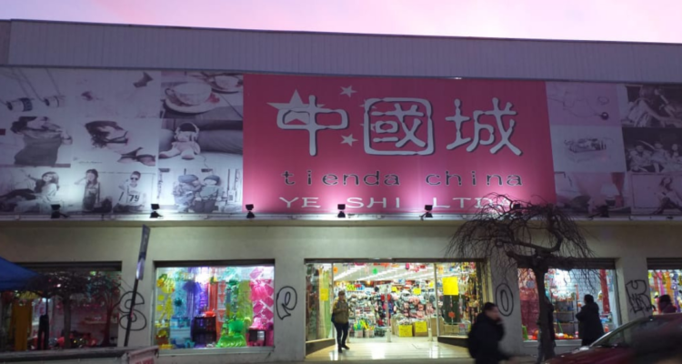 77% de los chilenos dice que va al mall chino frecuentemente: cuáles son los artículos más comprados