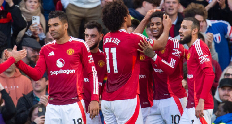 Manchester United celebrando un gol en Premier League inglesa