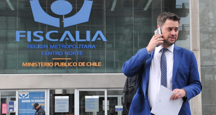 Daniel Manouchehri en el centro de justicia