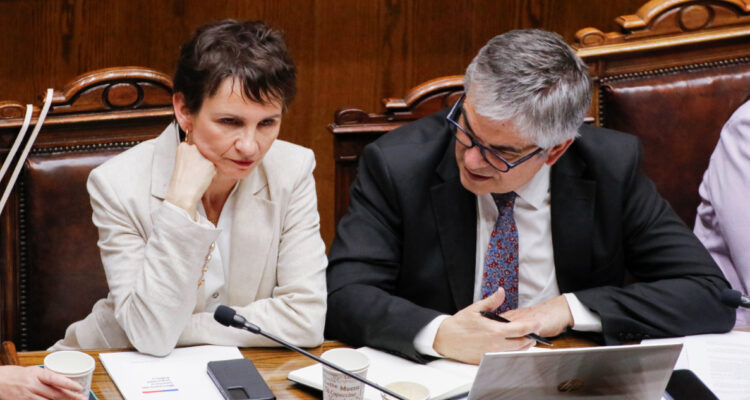 Marcel y Tohá por rechazo de oposición al bono “no consistente con su preocupación por Carabineros”