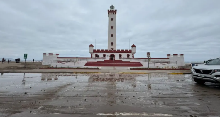 Marejadas en Coquimbo y La Serena: anuncian cierre de El Faro por riesgo en el borde costero