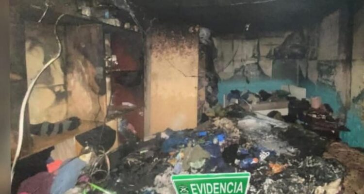 Casa quemada tras ataque del detenido en Los Ángeles