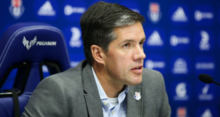 Michael Clark pende de un hilo y se convierte en un nuevo dolor de cabeza para La U.