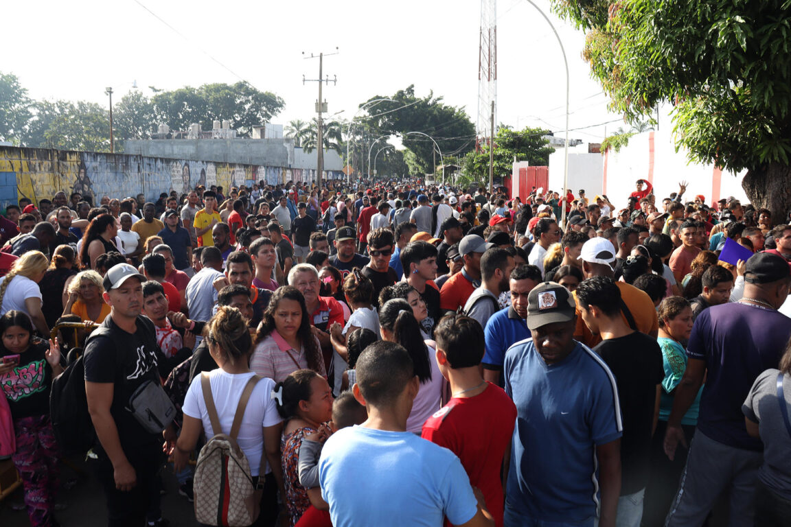 Migrantes realizando sus procesos migratorios en el municipio de Tapachula en Chiapas