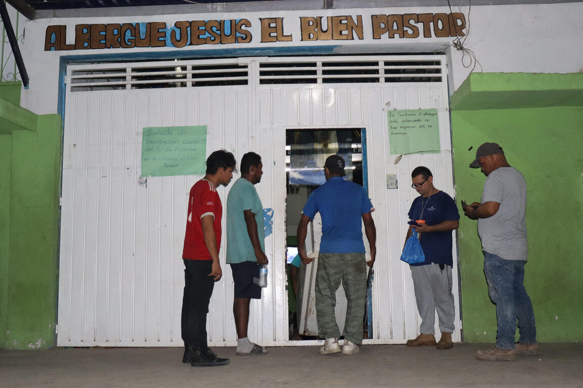 Migrantes realizando sus procesos migratorios en el municipio de Tapachula en Chiapas