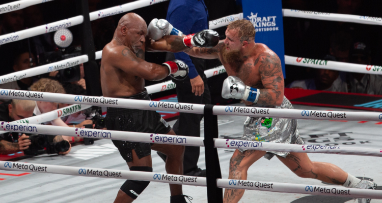 Mike Tyson enfrenta millonaria demanda tras enfrentar y perder ante Jake Paul.